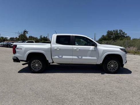 Used 2023 Chevrolet Colorado LT w/ LT Convenience Package II AWD/4WD image 3