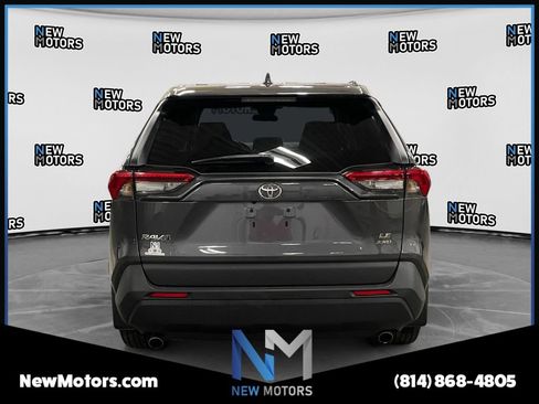 Used 2022 Toyota RAV4 LE AWD/4WD image 4