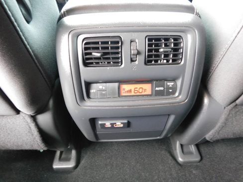 Used 2019 Nissan Pathfinder S AWD/4WD image 24
