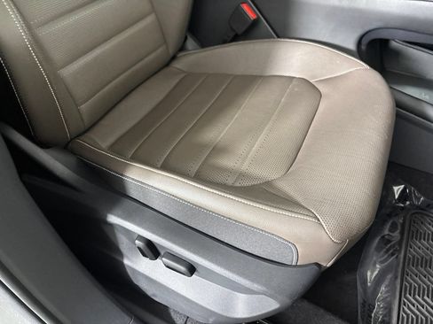 Used 2024 Volkswagen Atlas SEL AWD/4WD image 34