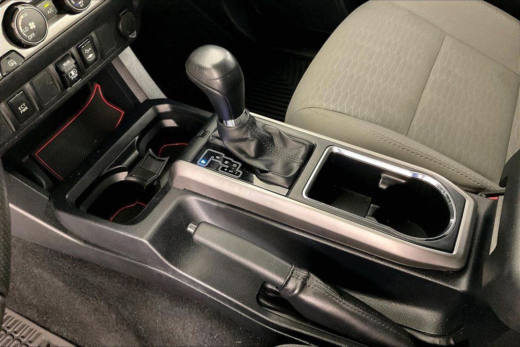 Used 2019 Toyota Tacoma SR5 AWD/4WD image 16