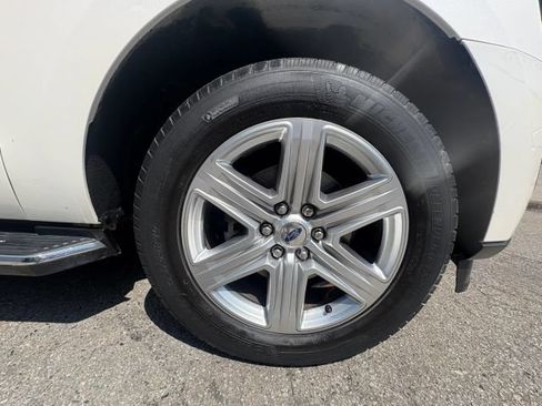 Used 2019 Ford Expedition XLT w/ Equipment Group 202A AWD/4WD image 13