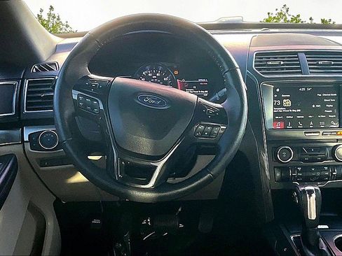 Used 2018 Ford Explorer XLT w/ Equipment Group 201A image 8
