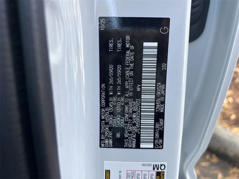 Used 2025 Toyota 4Runner TRD Off-Road image 23