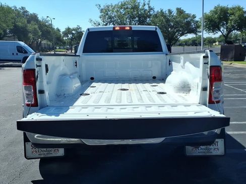 Used 2024 RAM 3500 Tradesman w/ Chrome Appearance Group AWD/4WD image 17