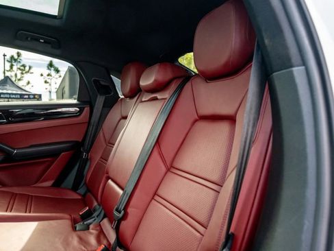 Used 2020 Porsche Cayenne image 39