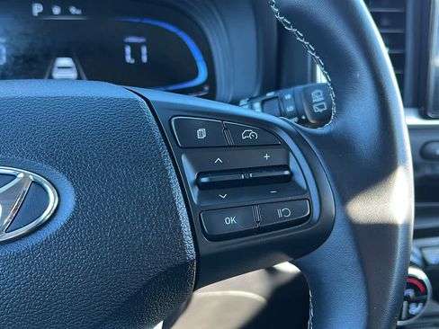 Used 2024 Hyundai Venue SEL image 12