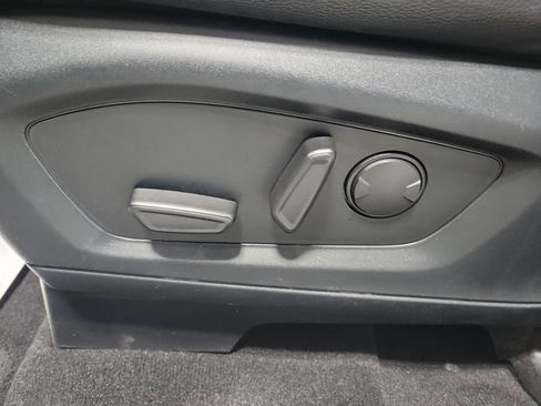 Used 2020 Ford Explorer XLT w/ Equipment Group 202A RWD image 37