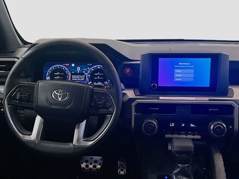 Used 2025 Toyota Tacoma TRD Sport AWD/4WD image 18