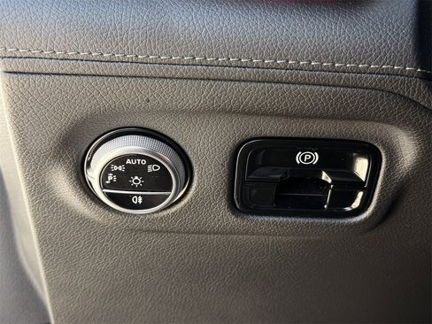 Used 2023 Mercedes-Benz EQE 500 4MATIC Sedan image 19