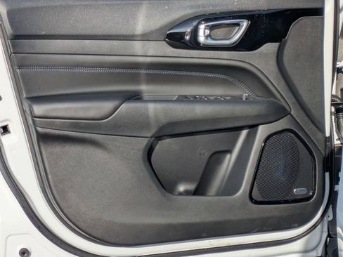 Certified 2026 Jeep Compass Latitude w/ Sun and Sound Group AWD/4WD image 11