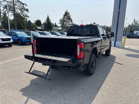 Used 2024 Ford F250 Platinum AWD/4WD image 9