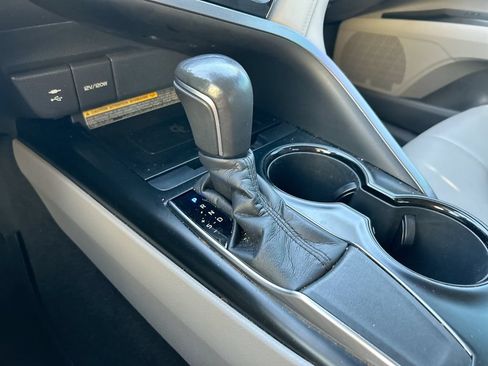 Used 2019 Toyota Camry SE FWD image 26