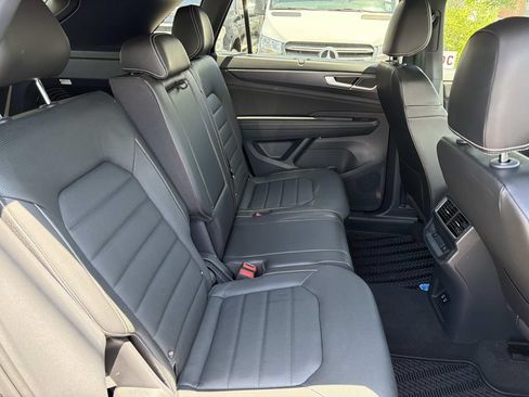 Used 2024 Volkswagen Atlas Cross Sport SEL AWD/4WD image 9