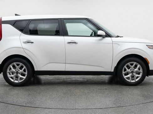 Used 2025 Kia Soul LX w/ LX Technology Package FWD image 8