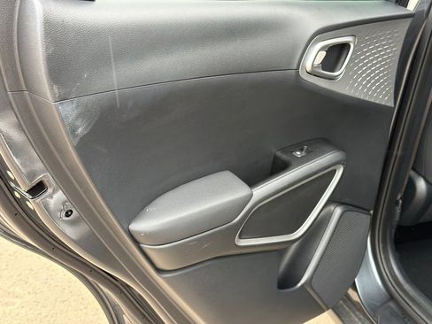 Used 2025 Kia Soul LX w/ LX Technology Package FWD image 21