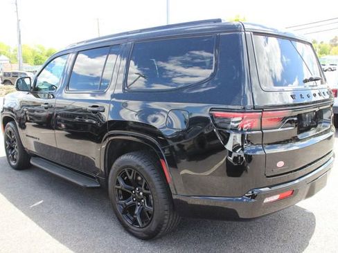 Used 2023 Jeep Wagoneer Series II AWD/4WD image 30