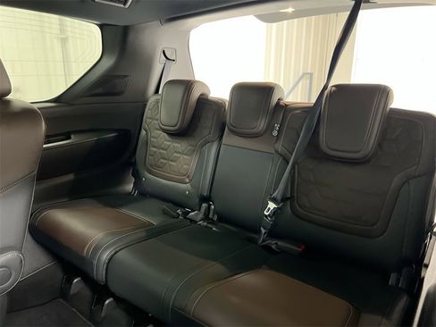 Used 2025 Nissan Armada Platinum Reserve image 30