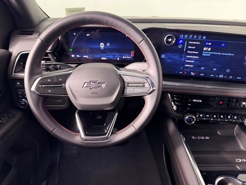 Used 2025 Chevrolet Suburban RST image 14