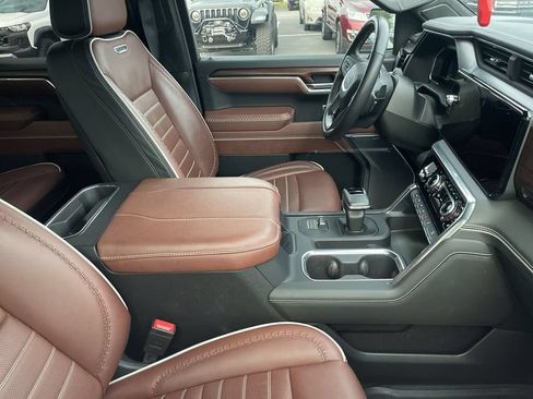 Used 2025 GMC Sierra 1500 Denali Ultimate AWD/4WD image 12