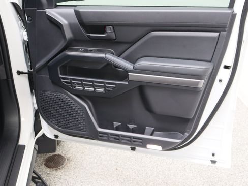 Used 2025 Toyota 4Runner SR5 RWD image 34