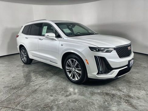 Used 2025 Cadillac XT6 Premium Luxury w/ Technology Package image 2