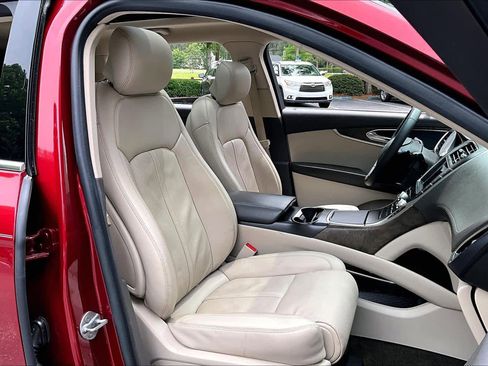 Used 2018 Lincoln MKX Reserve w/ Driver Assistance Package FWD image 9
