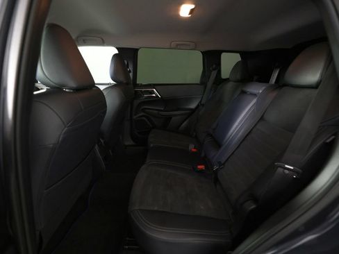 Used 2024 Mitsubishi Outlander SE AWD/4WD image 15