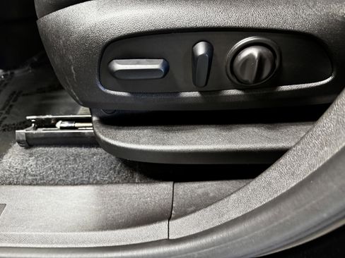 Used 2024 GMC Terrain SLT image 12