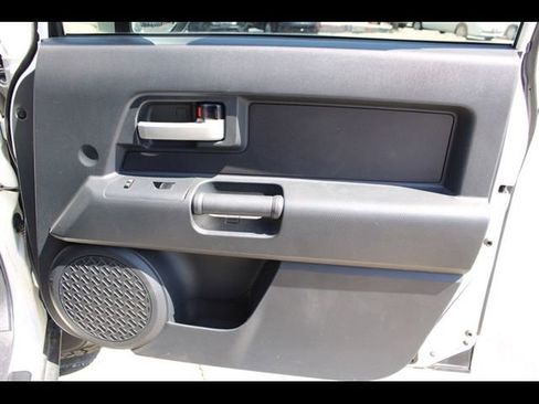 Used 2014 Toyota FJ Cruiser 4WD w/ Convenience Package image 23