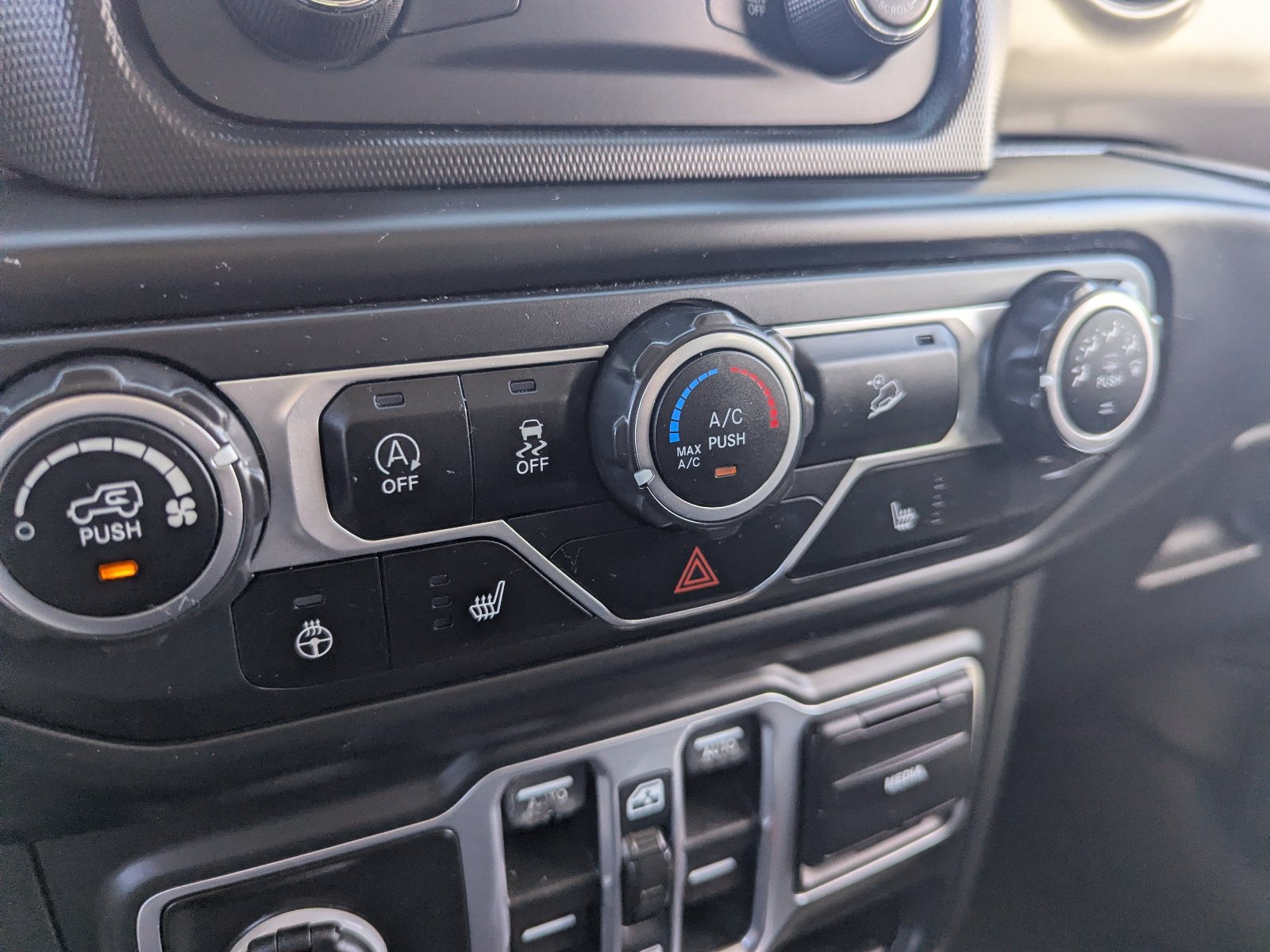 Used 2018 Jeep Wrangler Unlimited Sport S AWD/4WD image 26