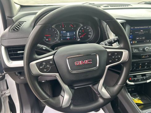 Used 2024 GMC Terrain SLE image 13