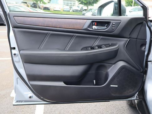 Used 2019 Subaru Outback 2.5i Limited AWD/4WD image 13