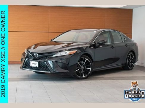 Used 2019 Toyota Camry XSE FWD image 1