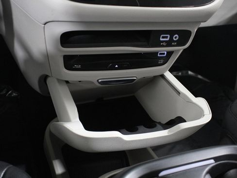 Used 2018 Chrysler Pacifica Touring-L Plus w/ Advanced Safetytec Group image 16