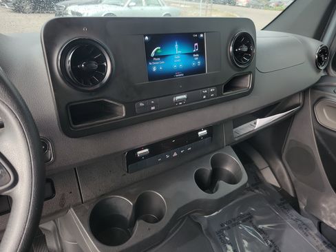 Used 2024 Mercedes-Benz Sprinter 2500 image 29