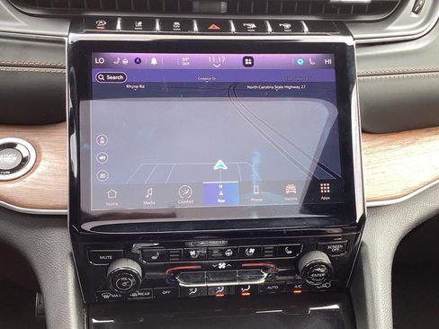 Used 2021 Jeep Grand Cherokee L Summit w/ Luxury Tech Group V image 19