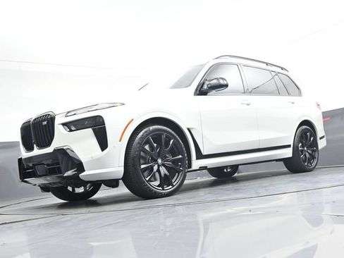 Used 2025 BMW X7 M60i AWD/4WD image 47
