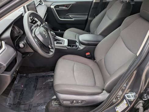 Used 2025 Toyota RAV4 XLE FWD image 15