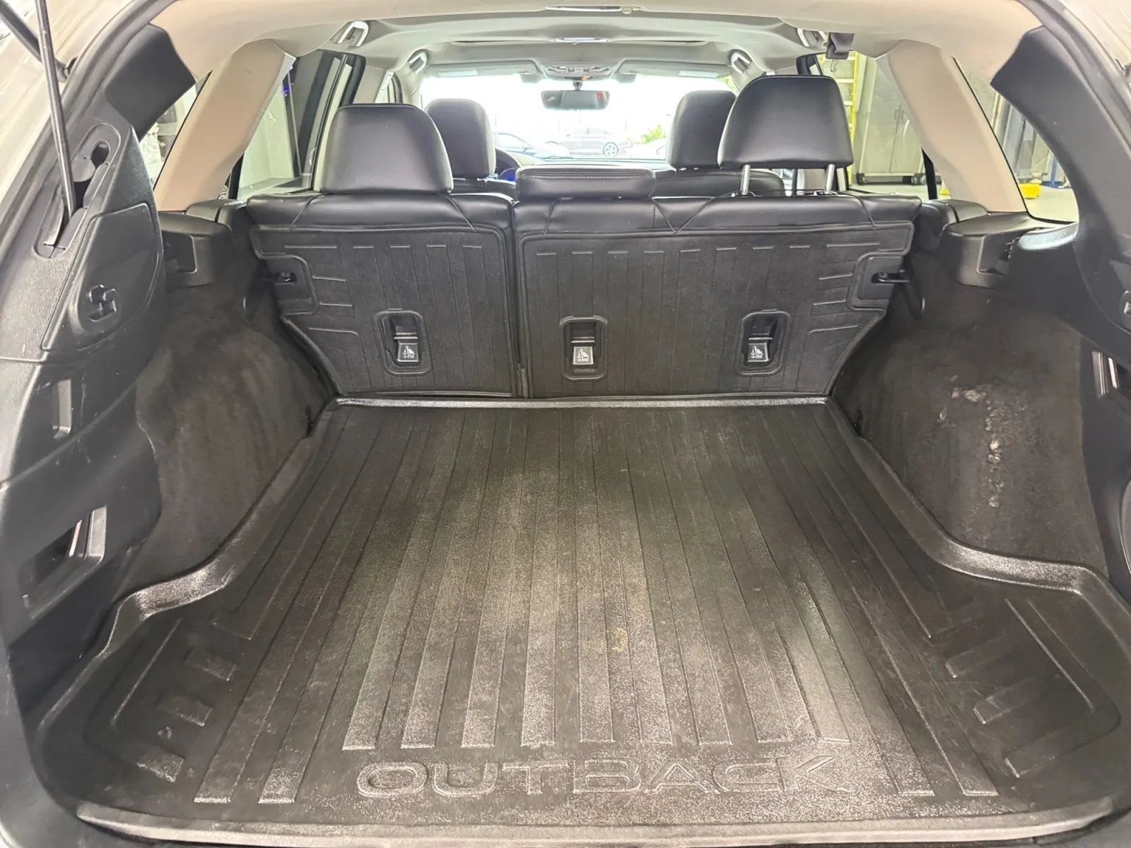 Used 2019 Subaru Outback 3.6R Limited AWD/4WD image 28