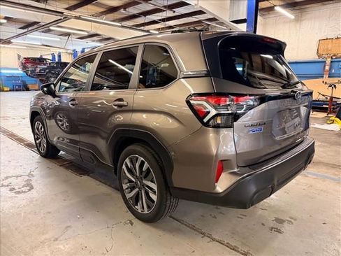 Used 2025 Subaru Forester Touring image 10