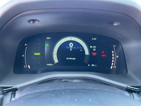 Used 2025 Toyota Camry SE w/ Multimedia Upgrade Package image 9