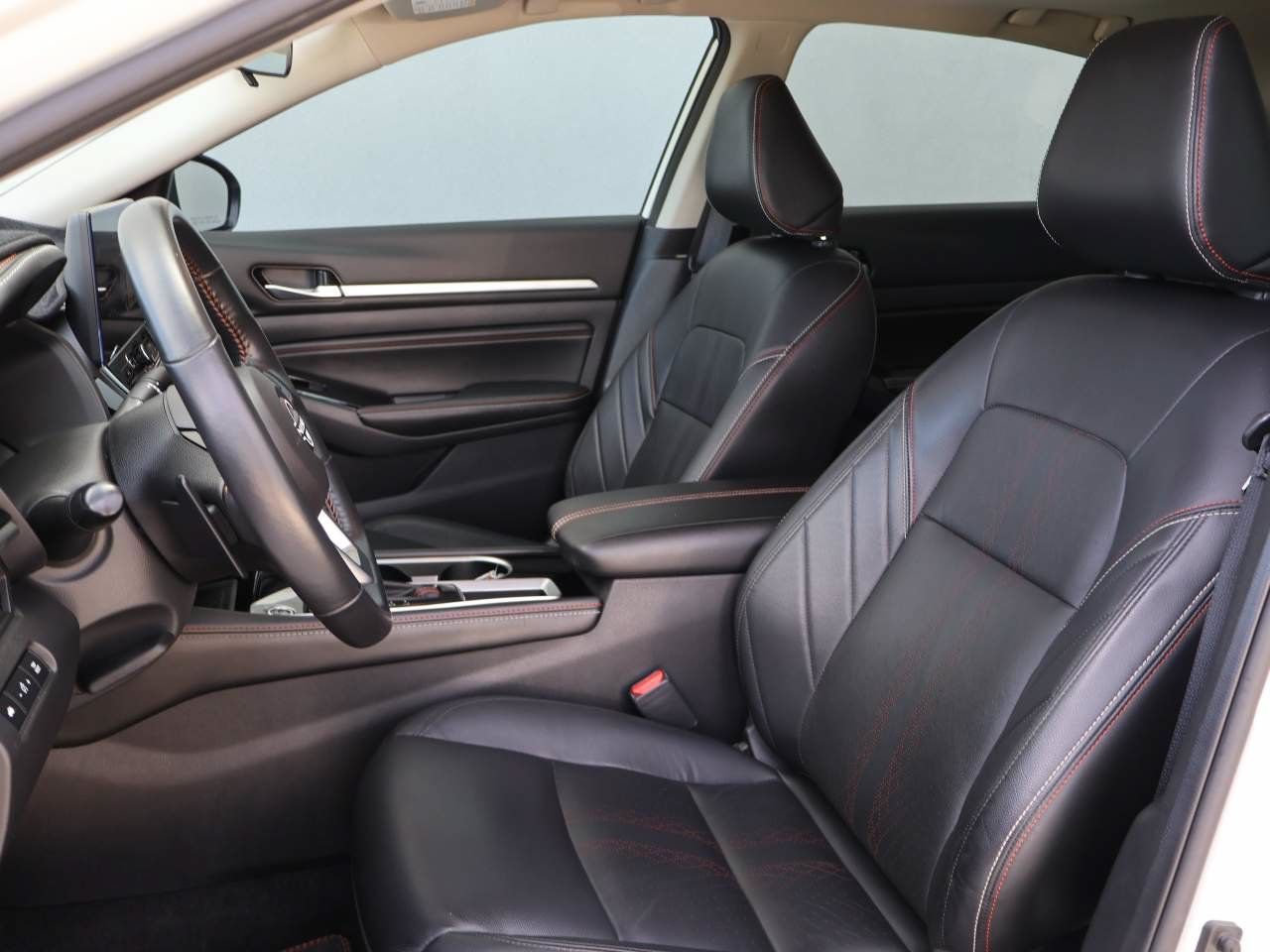 Used 2023 Nissan Altima 2.5 SR w/ SR Premium Package FWD image 9