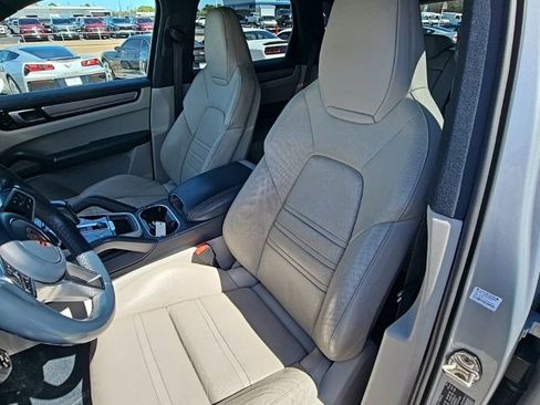 Used 2019 Porsche Cayenne E-Hybrid image 21