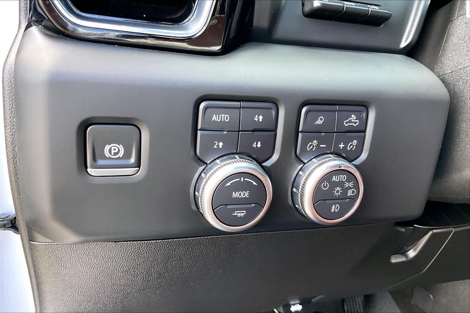 Used 2024 GMC Sierra 2500 Denali Ultimate AWD/4WD image 15