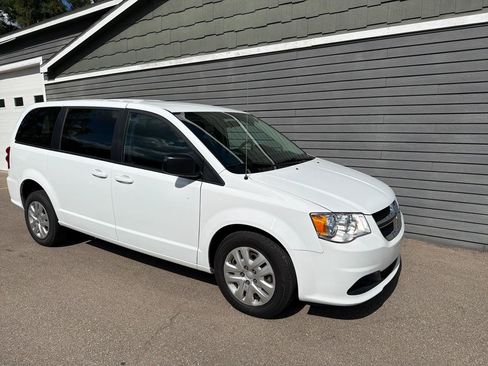 Used 2018 Dodge Grand Caravan SE FWD image 11