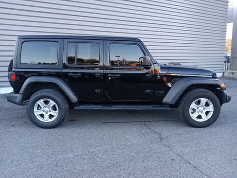 Used 2022 Jeep Wrangler Unlimited Sport S image 2