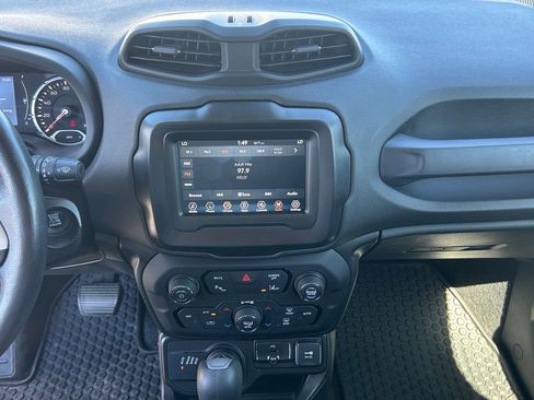 Used 2018 Jeep Renegade Latitude w/ Advanced Technology Group AWD/4WD image 14