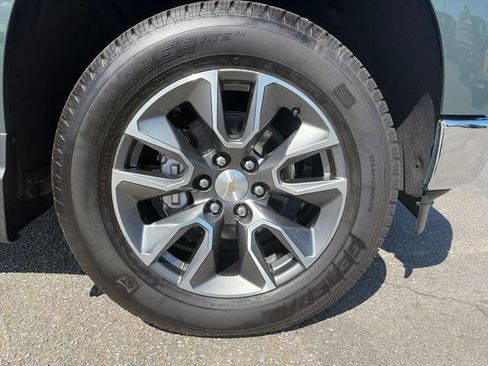 Used 2025 Chevrolet Silverado 1500 LT AWD/4WD image 12