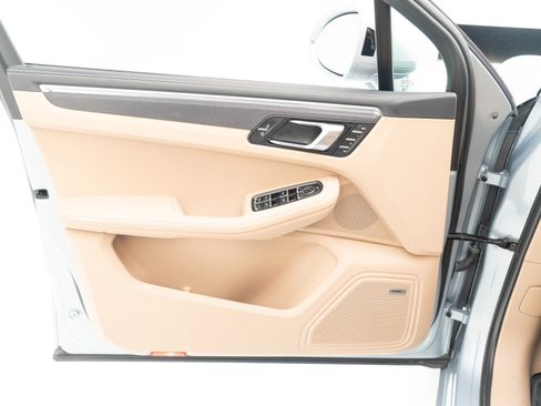 Certified 2023 Porsche Macan GTS image 20